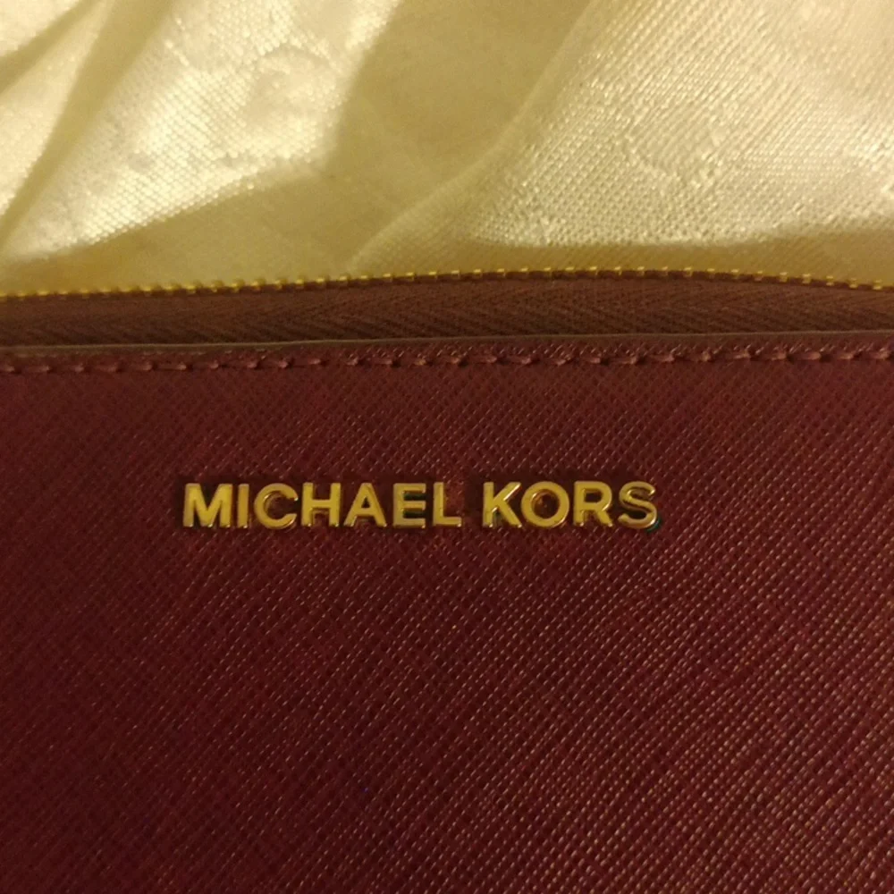 Michael Kors large Saffiano burgundy color leather accordion wallet/ wri…